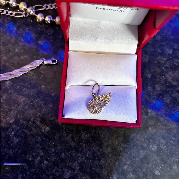 😎Elegant 14K gold redwingWing Pendant😎WITH CHAIN💋💋💋💋